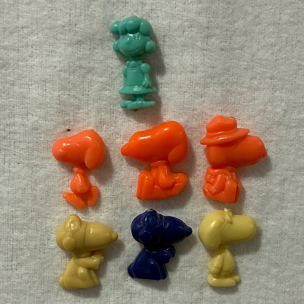 6 Snoopy and 1 Lucy Push Pins